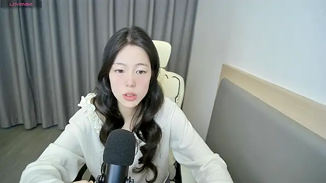 Snapshot of yizhixiaolulu chatting on April 7, 2026, 6:15 am yizhixiaolulu online show from April 7, 2026, 6:15 am