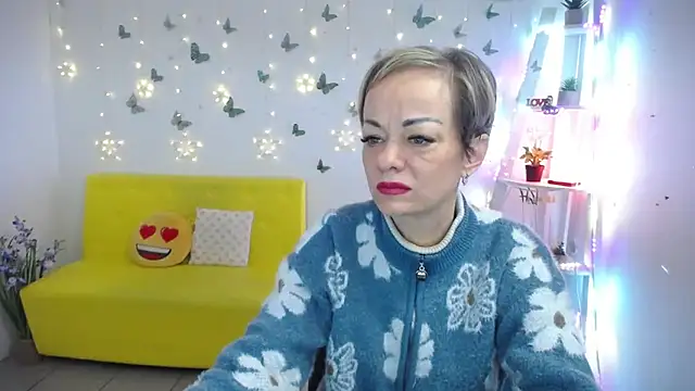 NikaMayu online show from April 28, 2026, 5:01 am