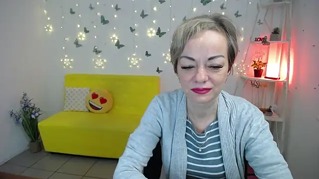 NikaMayu online show from May 7, 2026, 5:22 am