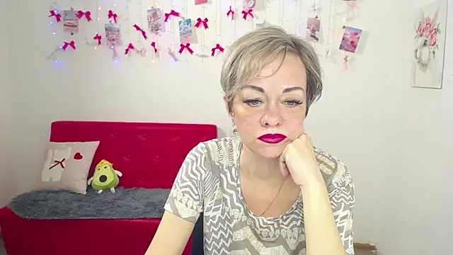 NikaMayu online show from May 11, 2026, 5:09 am
