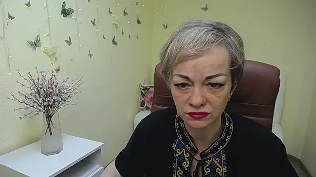 NikaMayu online show from May 13, 2026, 5:03 am