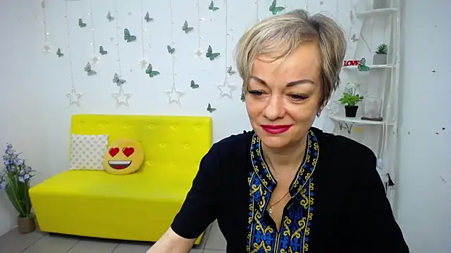 NikaMayu online show from May 12, 2026, 5:15 am