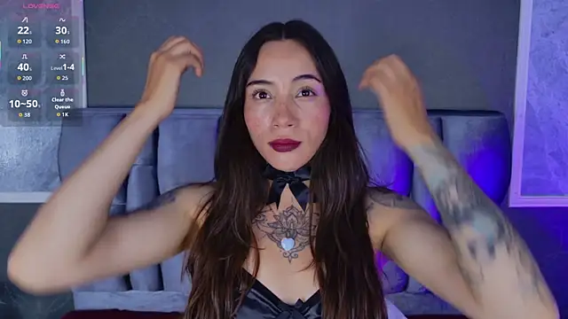 Cata Jonees online show from July 6, 2026, 7:49 pm
