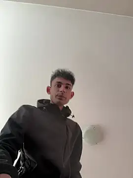 Snapshot of chatting on April 6, 2026, 4:30 pm online show from April 6, 2026, 4:30 pm