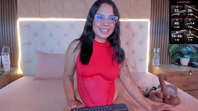 Amelia Rossetti online show from May 30, 2026, 11:27 am