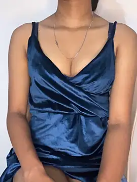 simran-cam online show from April 8, 2026, 7:37 pm