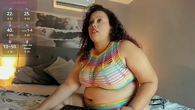 Zara Holly  online show from May 26, 2026, 7:12 pm
