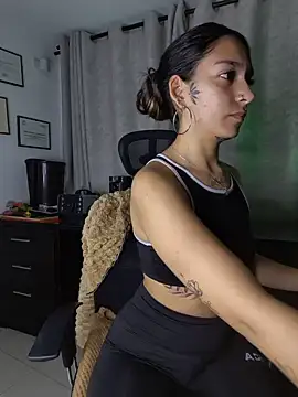 DulceLatinaxo online show from July 10, 2026, 9:37 pm