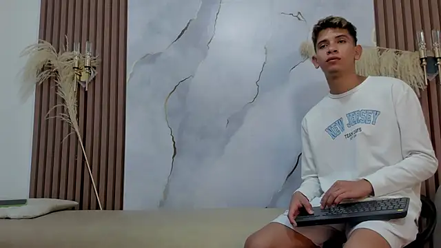 Snapshot of Ethanhot_os chatting on June 11, 2026, 7:33 pm Ethanhot os online show from June 11, 2026, 7:33 pm