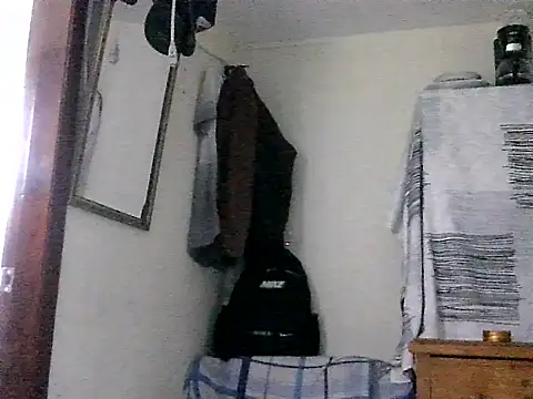 Snapshot of thomas2wood chatting on July 20, 2026, 7:05 pm thomas2wood online show from July 20, 2026, 7:05 pm