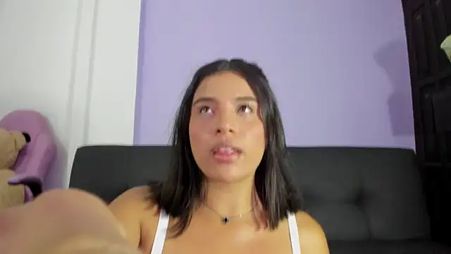 amarawalker1 online show from April 9, 2026, 7:25 am