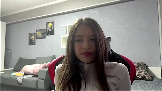 Snapshot of Julllesimons chatting on April 7, 2026, 11:12 am Julllesimons online show from April 7, 2026, 11:12 am