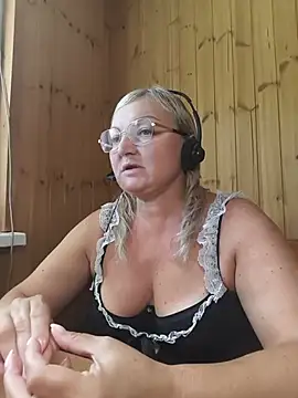 Snapshot of White-Chocolatte chatting on July 20, 2026, 10:00 am White-Chocolatte online show from July 20, 2026, 10:00 am