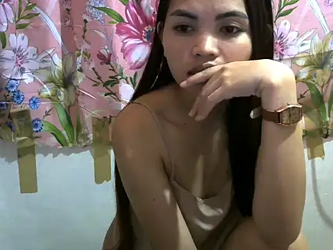 Snapshot of petitegirl123 chatting on April 7, 2026, 1:13 pm petitegirl123 online show from April 7, 2026, 1:13 pm