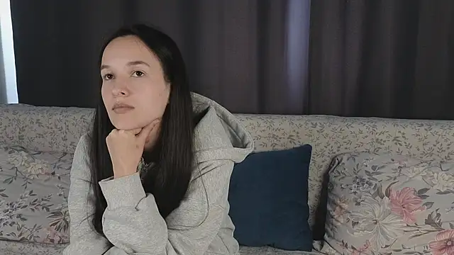 CutieFru1t online show from April 14, 2026, 8:19 am