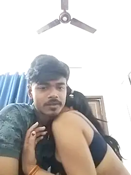 Snapshot of Love-Birdss chatting on April 8, 2026, 8:43 pm Love-Birdss online show from April 8, 2026, 8:43 pm