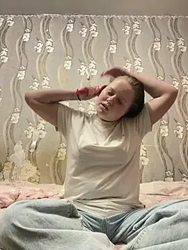 tiny lily  online show from April 23, 2026, 6:20 pm