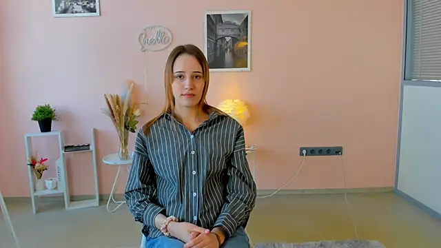 MitsuePostel online show from April 17, 2026, 10:51 am