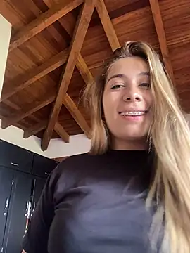  BellaSmith  online show from June 17, 2026, 7:57 pm