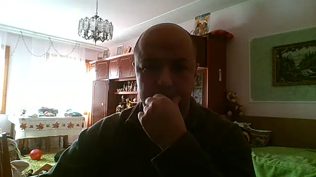 Snapshot of Luceriusbigass chatting on February 7, 2026, 10:23 am Luceriusbigass online show from February 7, 2026, 10:23 am