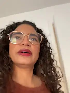 Snapshot of holaRosa chatting on June 14, 2026, 7:26 pm holaRosa online show from June 14, 2026, 7:26 pm