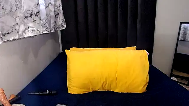 SexyMiaC online show from May 28, 2026, 9:49 am
