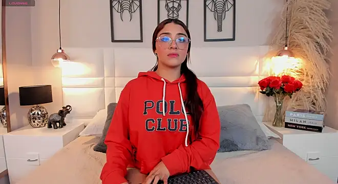 Victoria  lee online show from June 4, 2026, 3:44 am