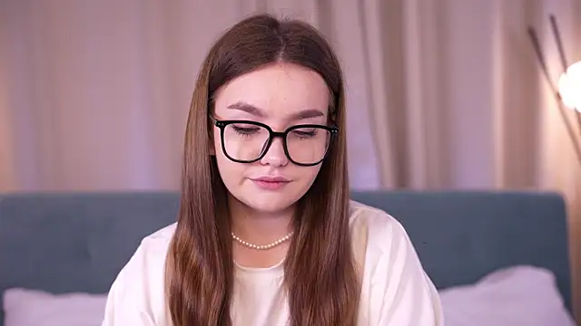 EvaWyliam online show from April 9, 2026, 2:12 pm