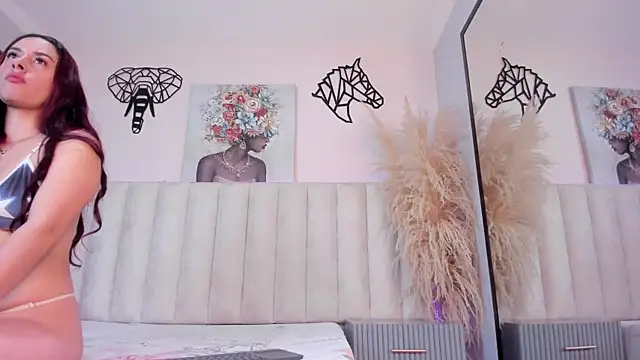 Snapshot of Anniee_collins_ chatting on April 15, 2026, 12:10 pm Anniee collins online show from April 15, 2026, 12:10 pm