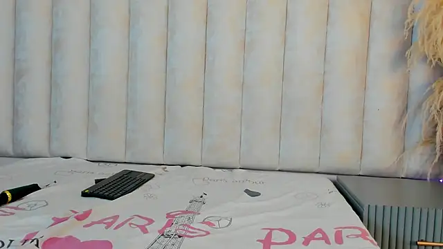 Snapshot of Anniee_collins_ chatting on April 9, 2026, 12:33 pm Anniee collins online show from April 9, 2026, 12:33 pm