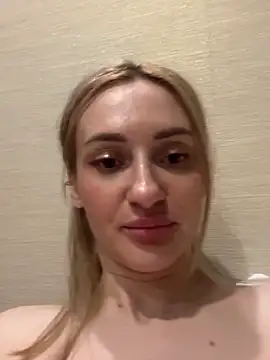 lovencat online show from April 15, 2026, 7:40 pm