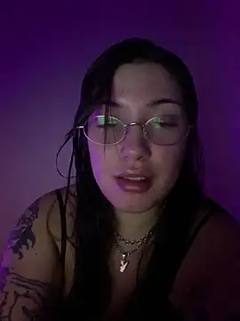 cherryxxox online show from April 18, 2026, 4:04 am