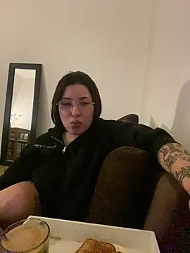 cherryxxox online show from May 1, 2026, 9:42 pm