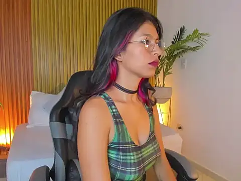 rosalita4  online show from April 15, 2026, 7:58 pm