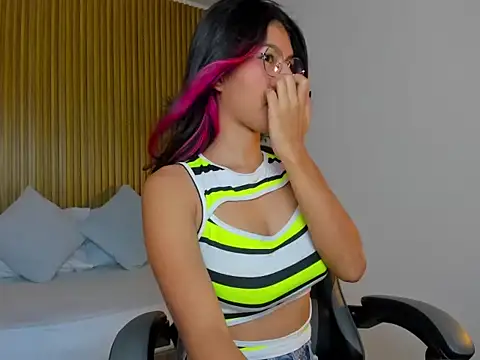 rosalita4  online show from April 14, 2026, 7:19 pm