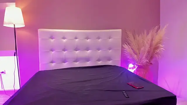 valenferrer  online show from April 14, 2026, 9:20 pm