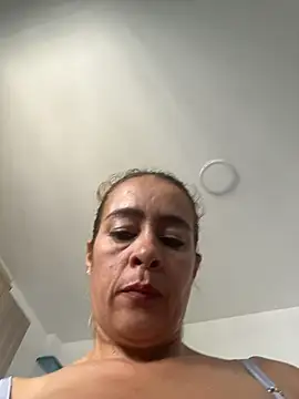 Natigoonzalez online show from June 4, 2026, 4:33 pm