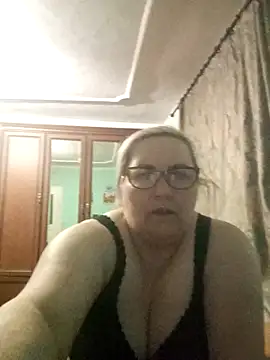 AureliaSky598 online show from May 5, 2026, 7:28 pm