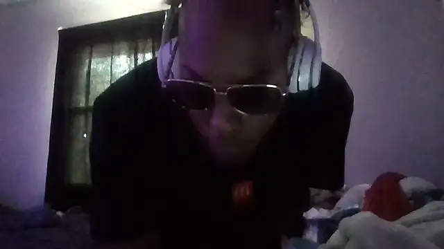Snapshot of zdaddymm chatting on July 28, 2026, 7:04 pm zdaddymm online show from July 28, 2026, 7:04 pm