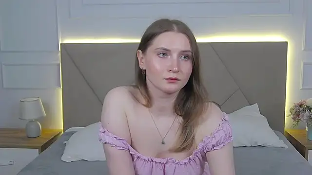 ArianaMilss online show from June 3, 2026, 2:33 pm