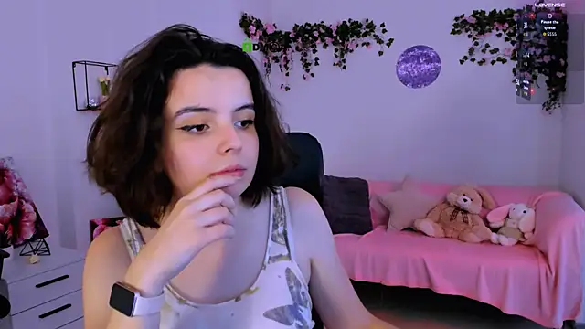 Snapshot of mia_mooon_ chatting on July 20, 2026, 9:05 am mia mooon online show from July 20, 2026, 9:05 am