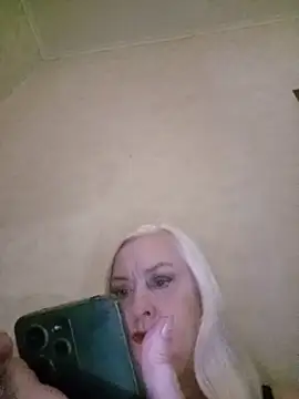 Julia20X online show from June 4, 2026, 2:11 pm