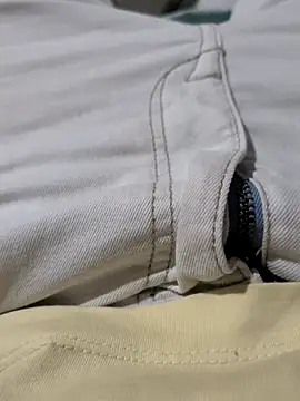 genzzi   online show from April 24, 2026, 7:49 pm