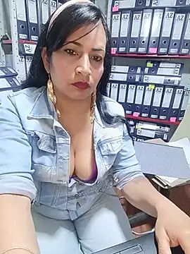 ZOE-WILDER  online show from June 3, 2026, 2:44 pm