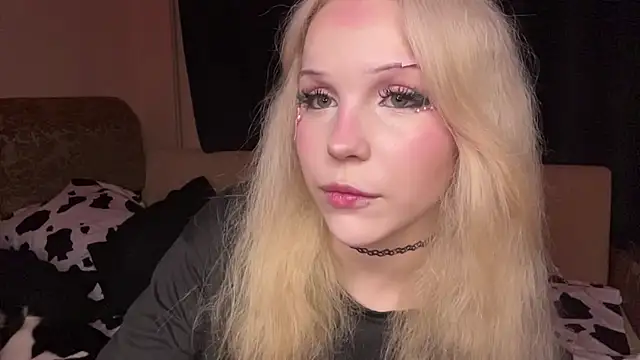 Snapshot of alicauwumeow chatting on April 12, 2026, 10:24 pm alicauwumeow online show from April 12, 2026, 10:24 pm