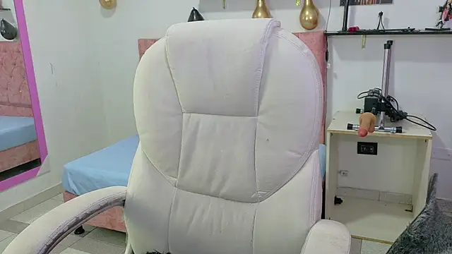 Snapshot of VelinaHoney chatting on July 17, 2026, 12:35 pm VelinaHoney online show from July 17, 2026, 12:35 pm