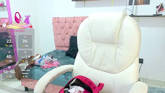 Snapshot of VelinaHoney chatting on June 17, 2026, 12:48 pm VelinaHoney online show from June 17, 2026, 12:48 pm