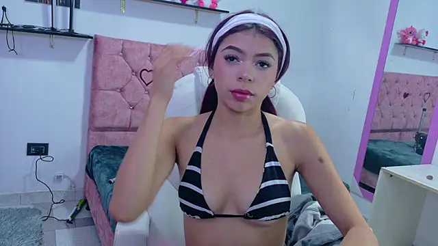 Snapshot of VelinaHoney chatting on July 29, 2026, 12:26 pm VelinaHoney online show from July 29, 2026, 12:26 pm