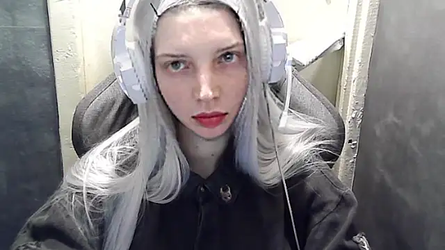 Snapshot of Crimson_Lady chatting on June 10, 2026, 6:53 pm Crimson Lady online show from June 10, 2026, 6:53 pm