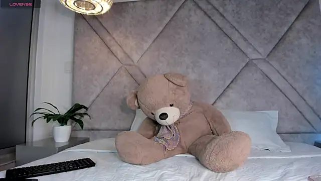 kendall Milleer online show from July 6, 2026, 4:08 am